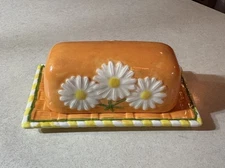 Vintage Ceramic 1/4 Pound Covered Daisy Butter Dish Hand Made And Painted EUC!
