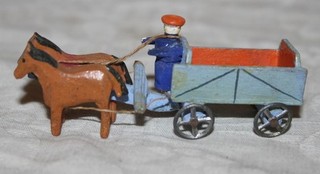 Erzgebirge Spielzeug kleine alte Holz Kutsche / Pferdegespann (3)