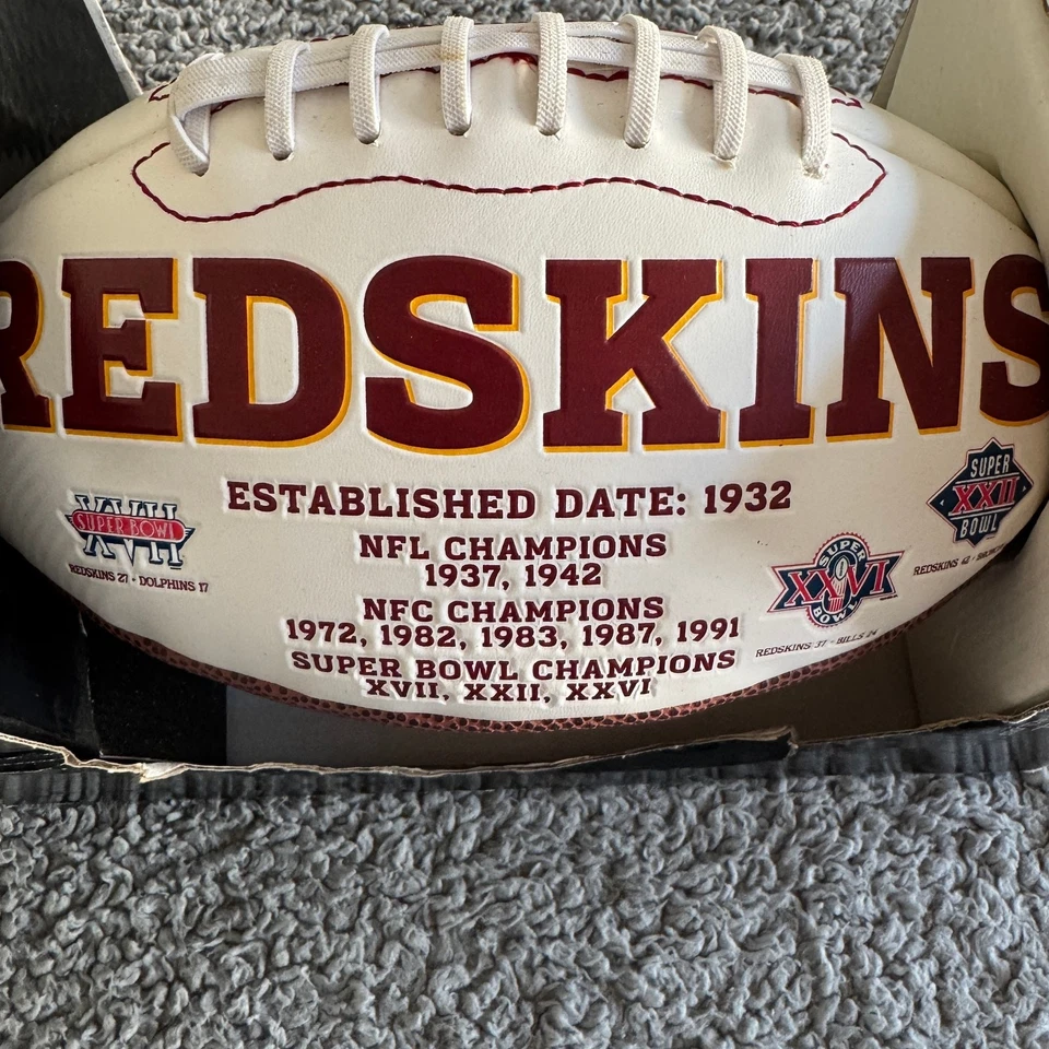 亲笔签名 Brian Orakpo #98 NFL 华盛顿红皮队全尺寸国家橄榄球 全新带盒 — 第 4/4 张图片