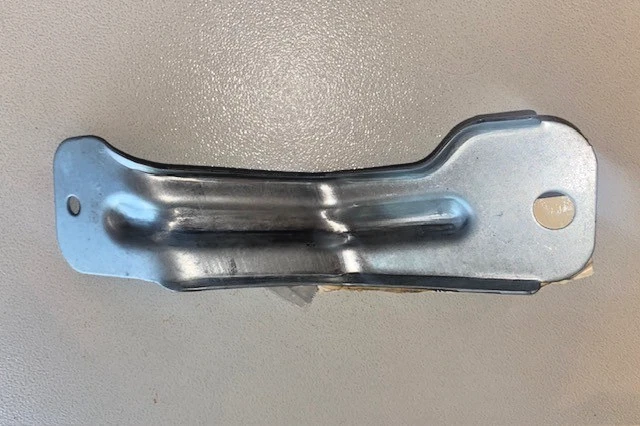 Soporte superior guardabarros delantero Chevrolet Malibu 1997-2005. NÚMERO DE PIEZA 22603245 OEM Foto 2 de 4