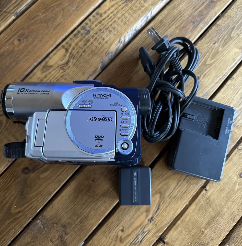 Hitachi DZ-MV550A DVD Camcorder W/ DVD-RW, Charger, Battery TESTED- WORKS - Image 2 of 4