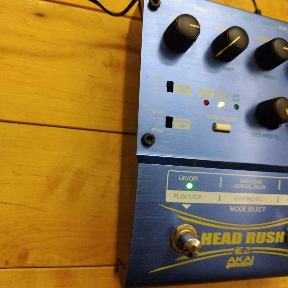 Pedal de efectos de eco y bucle Akai E2 Headrush delay/tape probado sin fuente de alimentación Foto 4 de 4