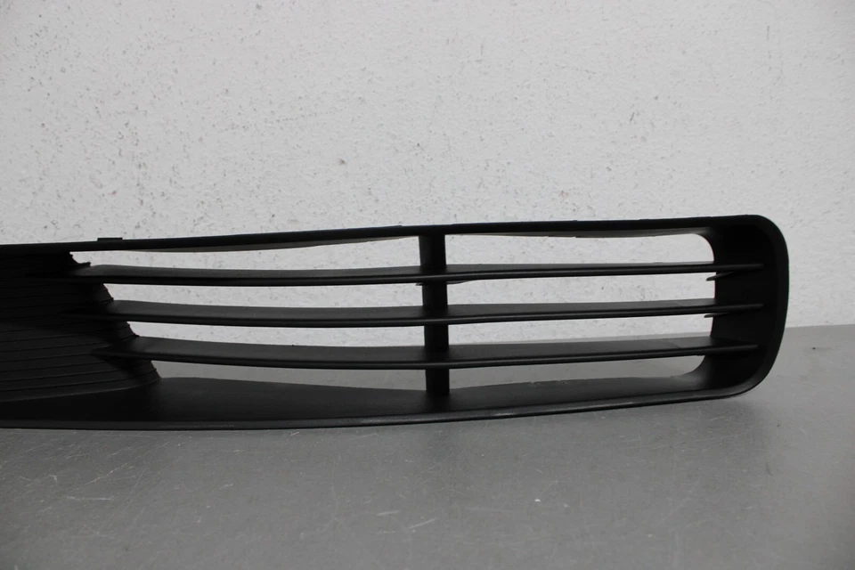 2005 2009 PONTIAC G6 RIGHT SIDE FRONT BUMPER COVER GRILLE - Image 3 of 4