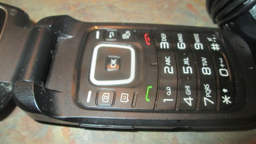 Très rare téléphone à clapet international LG True C441 - gris et noir ( Rogers) - Photo 5 sur 7