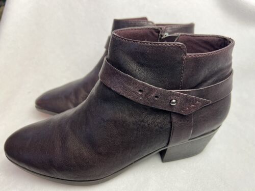 Clarks Ankle Boots LEATHER Womens 8.5 M / 39.5  Booties  Purple Plum - Picture 1 of 7