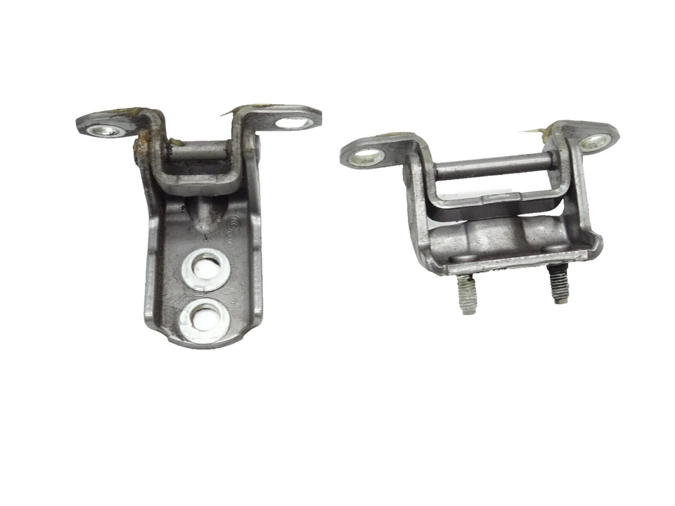 NISSAN NAVARA NP300 D23 2017 PAIR OF DOOR HINGES REAR DRIVER SIDE - GREY - Image 3 of 4