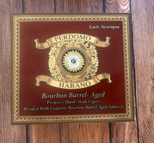 Hermosa caja de cigarros de madera vacía hecha en Estelí Nicaragua Perdomo Habano Bourbon