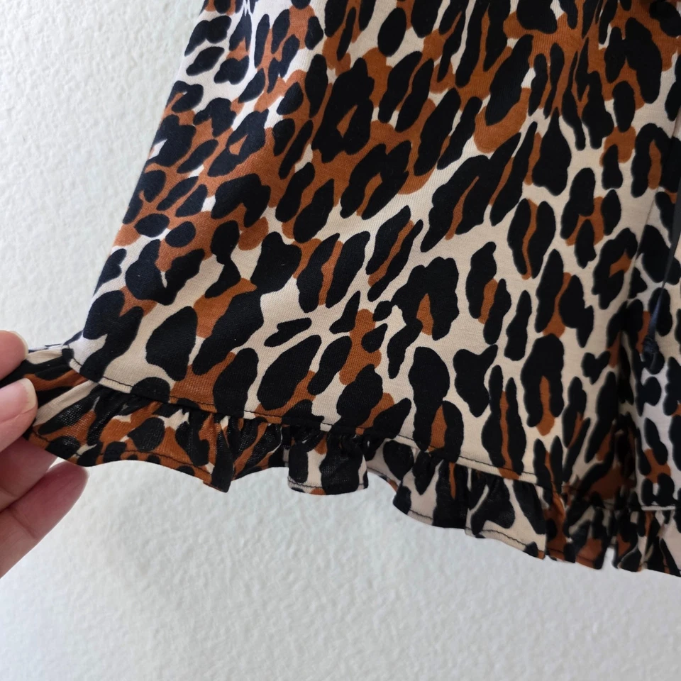 Romper feminino Betsey Johnson íntimo estampa de leopardo tamanho M marrom preto acabamento rosa - Imagem 4 de 4