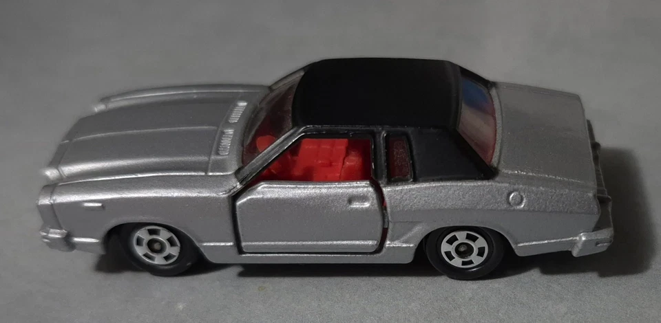 Ford Mustang II 1978 Tomy Tomica gris Ghia interior rojo 1:63 no. F38 ¡Bonito! Foto 4 de 4