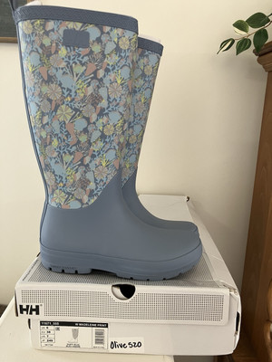 Helly Hansen Rain Boots Dusty Blue Madeleine Print Women s Size 7 New With Box