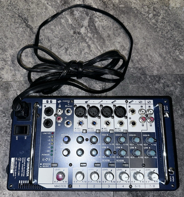 YAMAHA STAGEPAS 300 100 - 120V 70W 50/60Hz Portable Pa System Desk