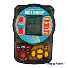 Battleship Handheld Electronic Video Game 1995 Milton Bradley