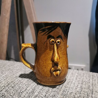 Stuart Bass Pottery Face Mug Tasse Handarbeit 60er & 70er Stil Exmoor Devon Pottery