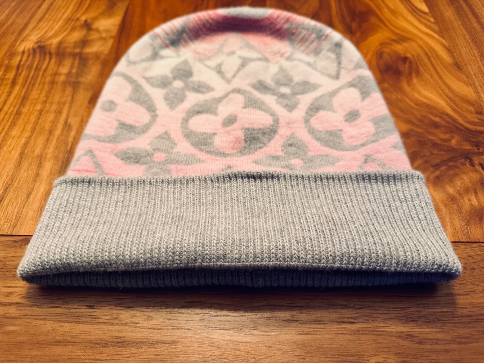 AUTHENTIC LOUIS VUITTON WOOL & CASHMERE BEANIE EXCELLENT CONDITION