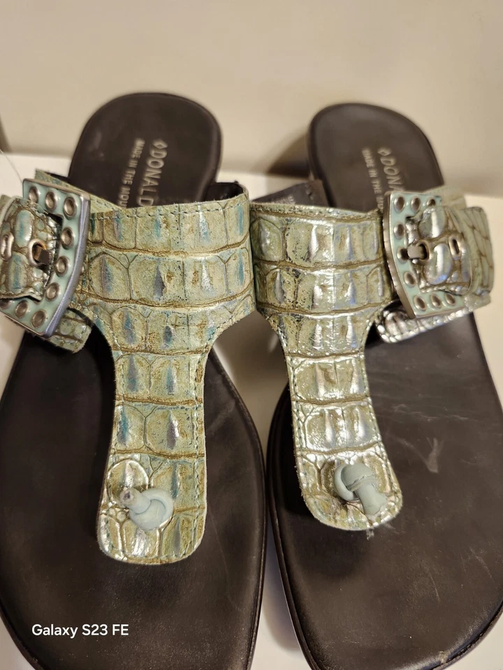 Sandalias de Tanga Donald J. Pliner "Coyne" Verde Estampado de Cocodrilo Talla 6.5 Ret $178 Foto 2 de 4