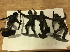 UdSSR Spielzeuge Soldaten Indianer 15 cm Große 4 Stück in Gebrauchten Zustand