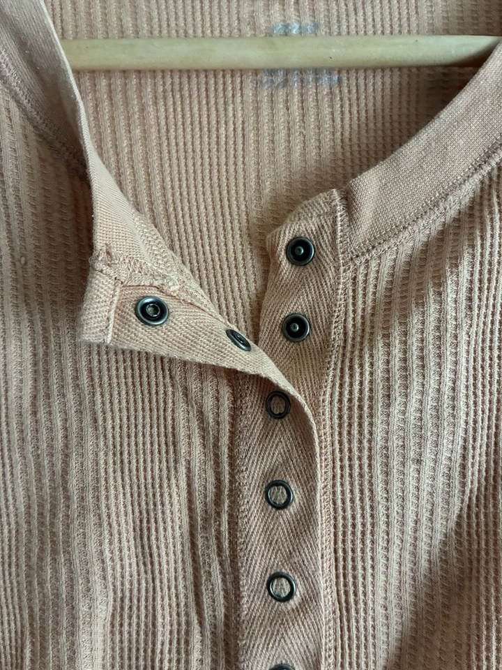 Camisa térmica Henley de manga larga de algodón liso melocotón tejido gofre Aerie para mujer M Foto 3 de 4