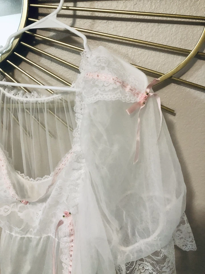 Enchanting Vintage Peignoir Set, Chiffon, White, Pink Rosebuds, Lace, Size Large - Image 4 of 4
