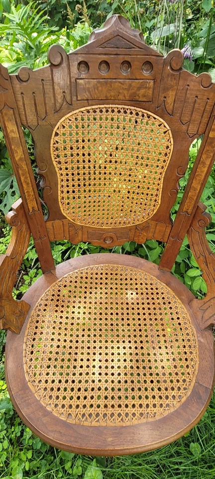 Silla de caña Eastlake antigua ornamentada Foto 4 de 4