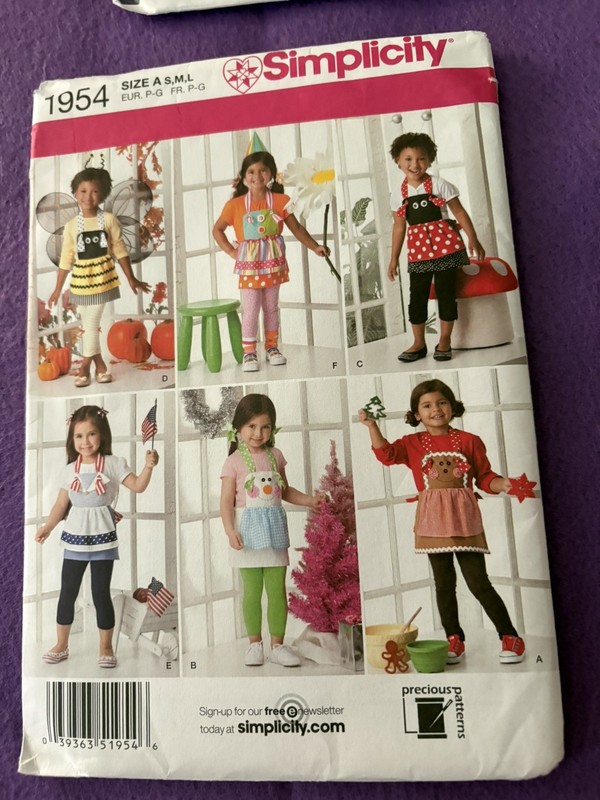 Simplicity 1954 Girls APRONS UNCUT Pattern sizes 3 to 8 easy cute characters 