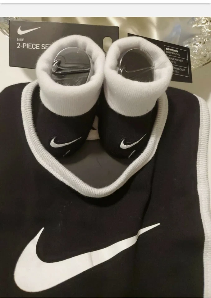 Conjunto de botines y babero para bebé Nike, talla 0-6 meses, blanco, negro, regalo de ducha S3 Foto 2 de 4