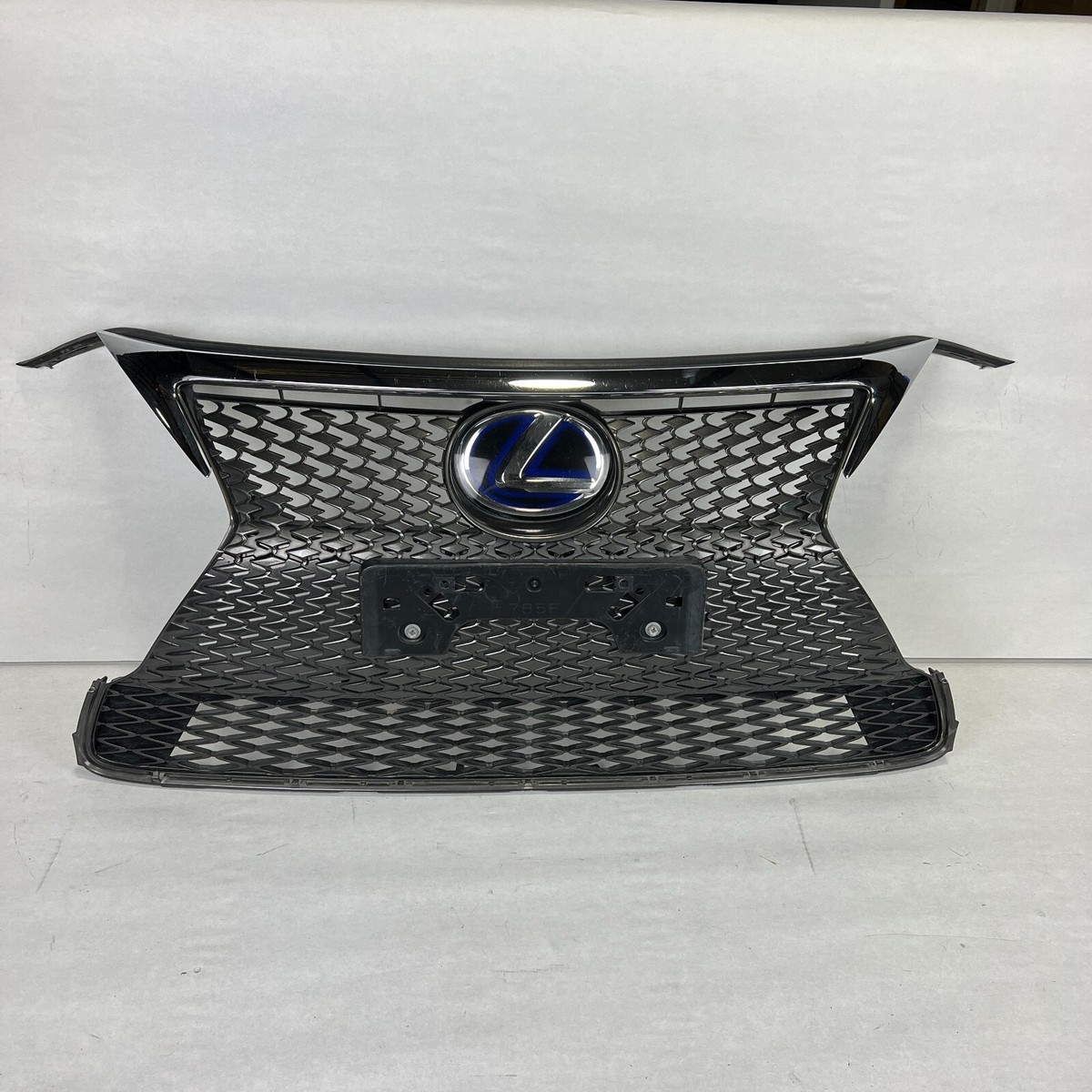 209-261☆前期 ソナー穴有☆ZWA10 レクサスCT200h フロントバンパー