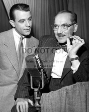GROUCHO MARX AND GEORGE FENNEMAN IN "YOU BET YOUR LIFE" - 8X10 PHOTO (DA-781)