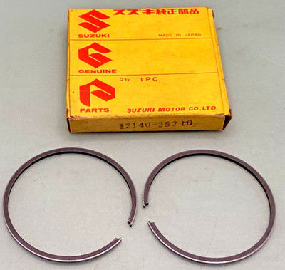 NEW GENUINE SUZUKI 12140-25710 PISTON RING SET FITS 1976 SUZUKI TS90 TC90