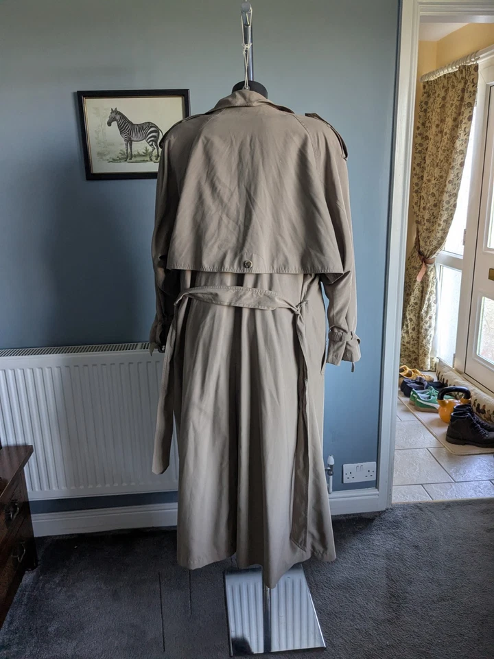 Vintage 90s  Nuage Micro Size 16 Beige long Trench Coat Mac - Image 4 of 4