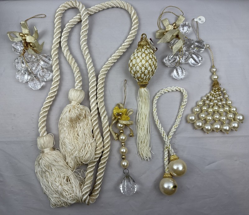 7pc Ivory/Gold Christmas Ornaments & Roped Garland w/Tassels - Pearls & Crystals