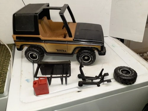 Vtg Tonka Bronco Truck MR-970 Black and Gold 4x4 Spare Tire Gas Can Jack Rack