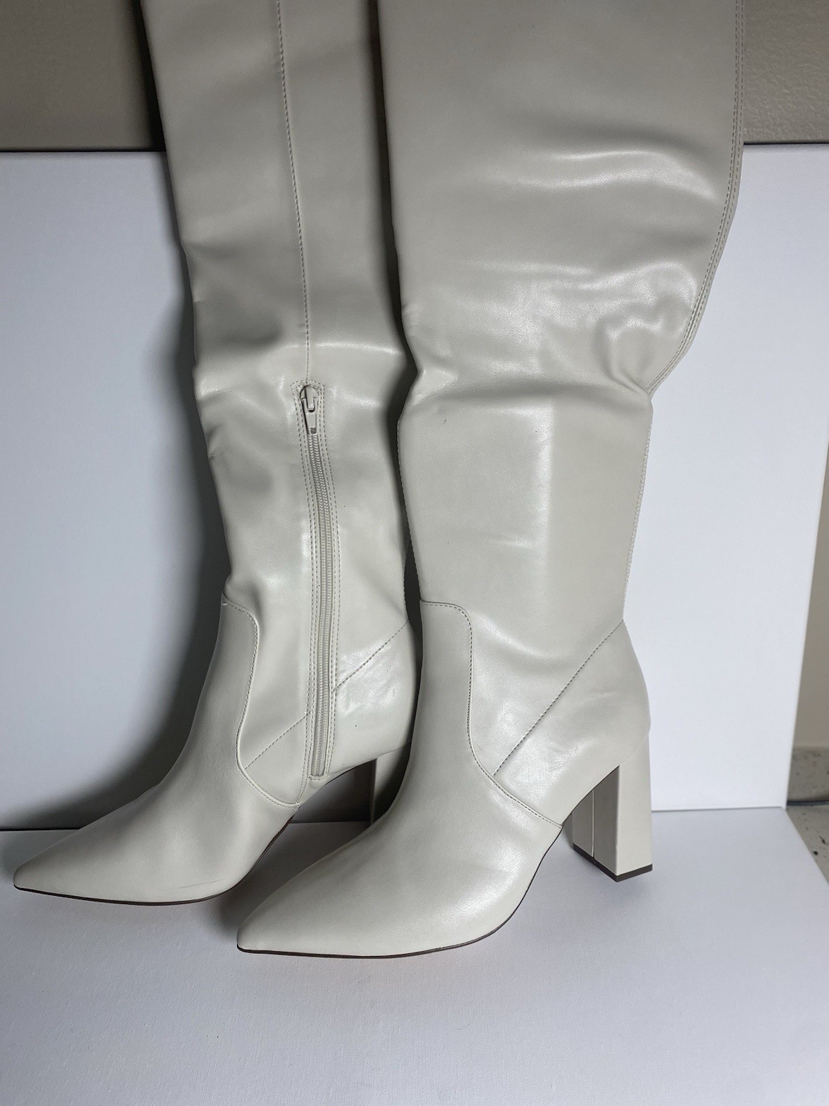 Wild Pair Women’s Knee-High Boots White Festival Block Heel Size 6M Zip