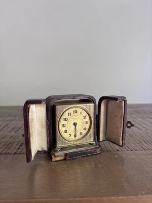 Ancien Réveil Pendulette ZENITH avec Étui en Cuir - Vintage - À Restaurer - Photo 1/4