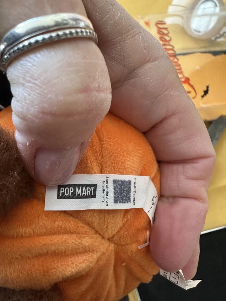 POPMART Labubu Los Monstruos Halloween Calabaza Colgante (Sellado) Auténtico VENDIDO EN EE. UU. Foto 3 de 4