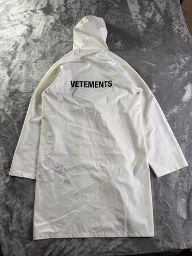 Vetements WAH18 JA24 Men's Raincoat One Size White Underarm Ventilation Eyelets image 9