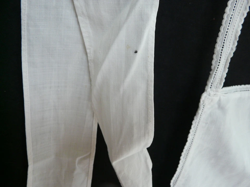 Tablier ancien gouvernante coton blanc brodé vintage REF 4725C - Photo 2/4