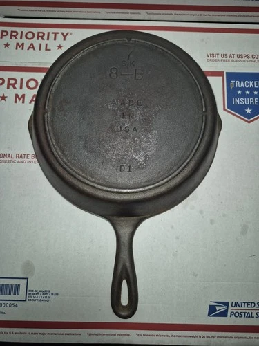 Vintage Lodge # 7 SK 10” 3 Notch Heat Ring Skillet 8-B Mold Mark Cast Iron