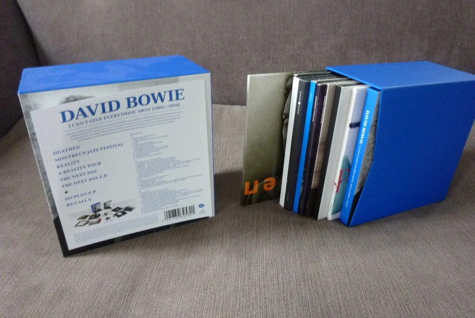 DAVID BOWIE - I Can't Give Everything Away 2002-2016 CD BOX SET - Image 3 of 4