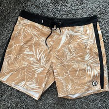 Vuori Shorts Mens Size 34 Tan White Tropical Floral Swim Trunks