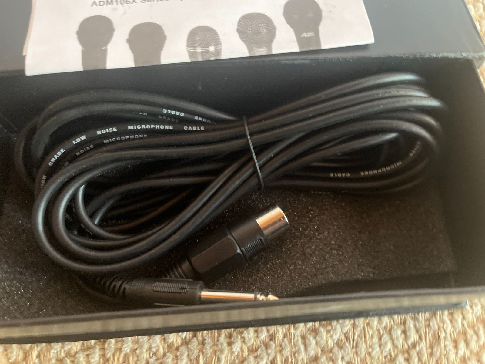 Audio 2000's Microphone ADM1062 Dynamic Microphone Wired with Case