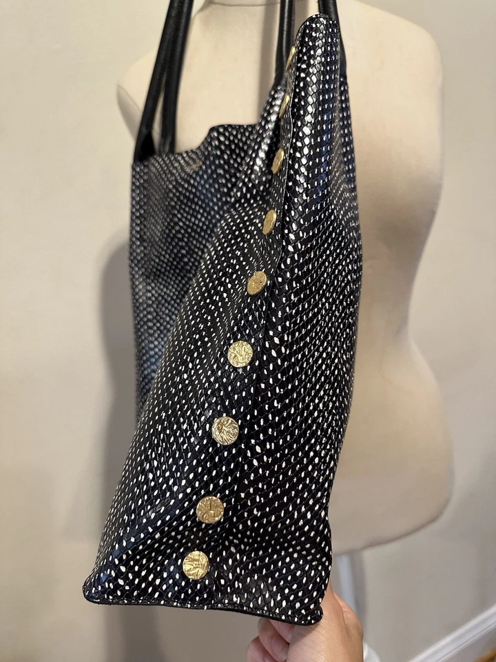 Bolso de Hombro HAMMITT Oliver Mediano Cuero Serpiente Blanco y Negro Foto 3 de 4