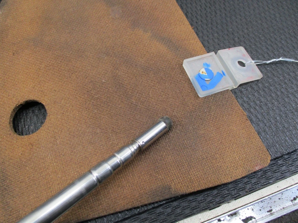 Mercury Capri 1991 - lado derecho del pasajero - cubierta de bolsillo de almacenamiento de maletero (defectos) Foto 2 de 4