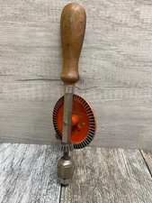 Vintage UNBRANDED Hand Crank Egg Beater Style Drill Made In USA Wood Handle