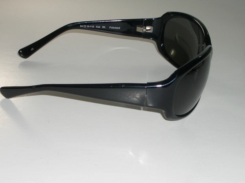 GAFAS DE SOL OLIVER PEOPLE 64[]15-110 KALI NEGRAS BRILLANTES ENVOLTURAS POLARIZADAS con FUNDA Foto 2 de 4