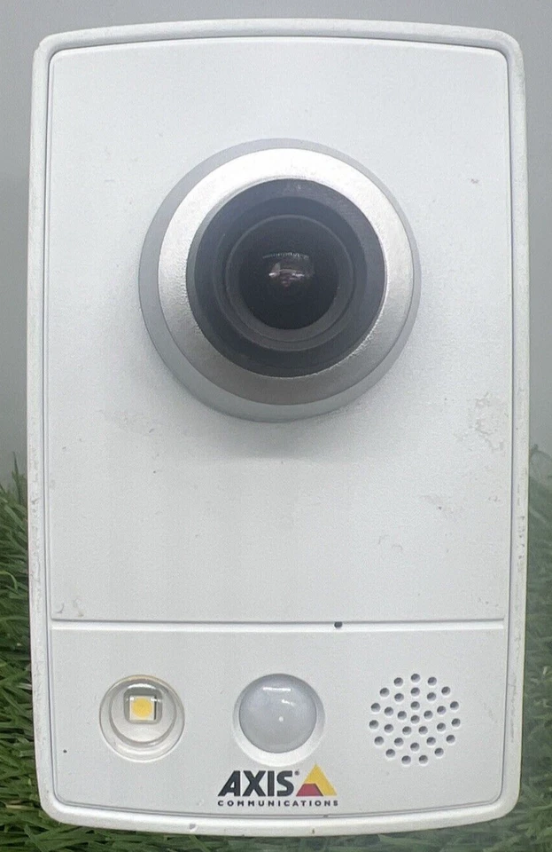 AXIS M1054 Compact PoE Network IP Camera 0338-001-04 - Image 2 of 4