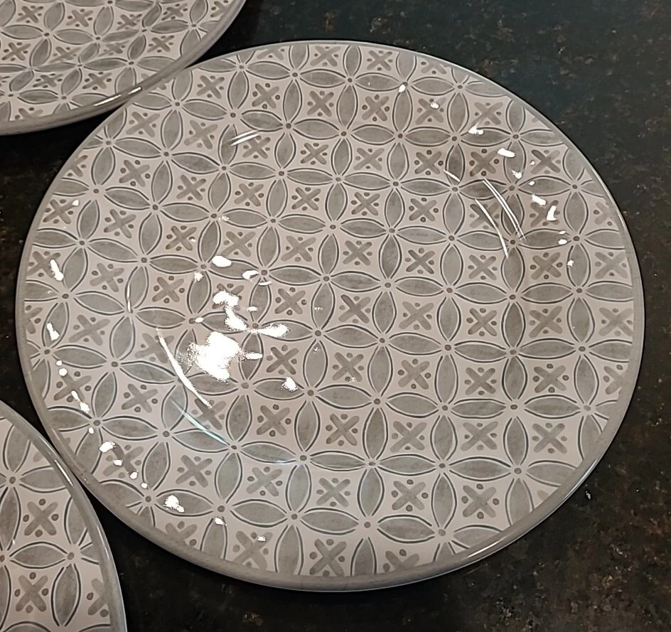 SET OF 4 TAHARI Melamine 10.5" Dinner Plates Gray w/Turquoise Outlined Petals  - Image 4 of 4
