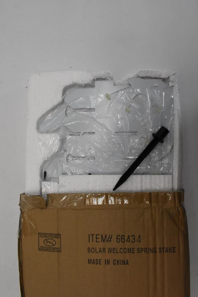 Solar Powered Welcome Spring Outdoor Garden Stake Birds Sitting On Fence - Image 4 of 4