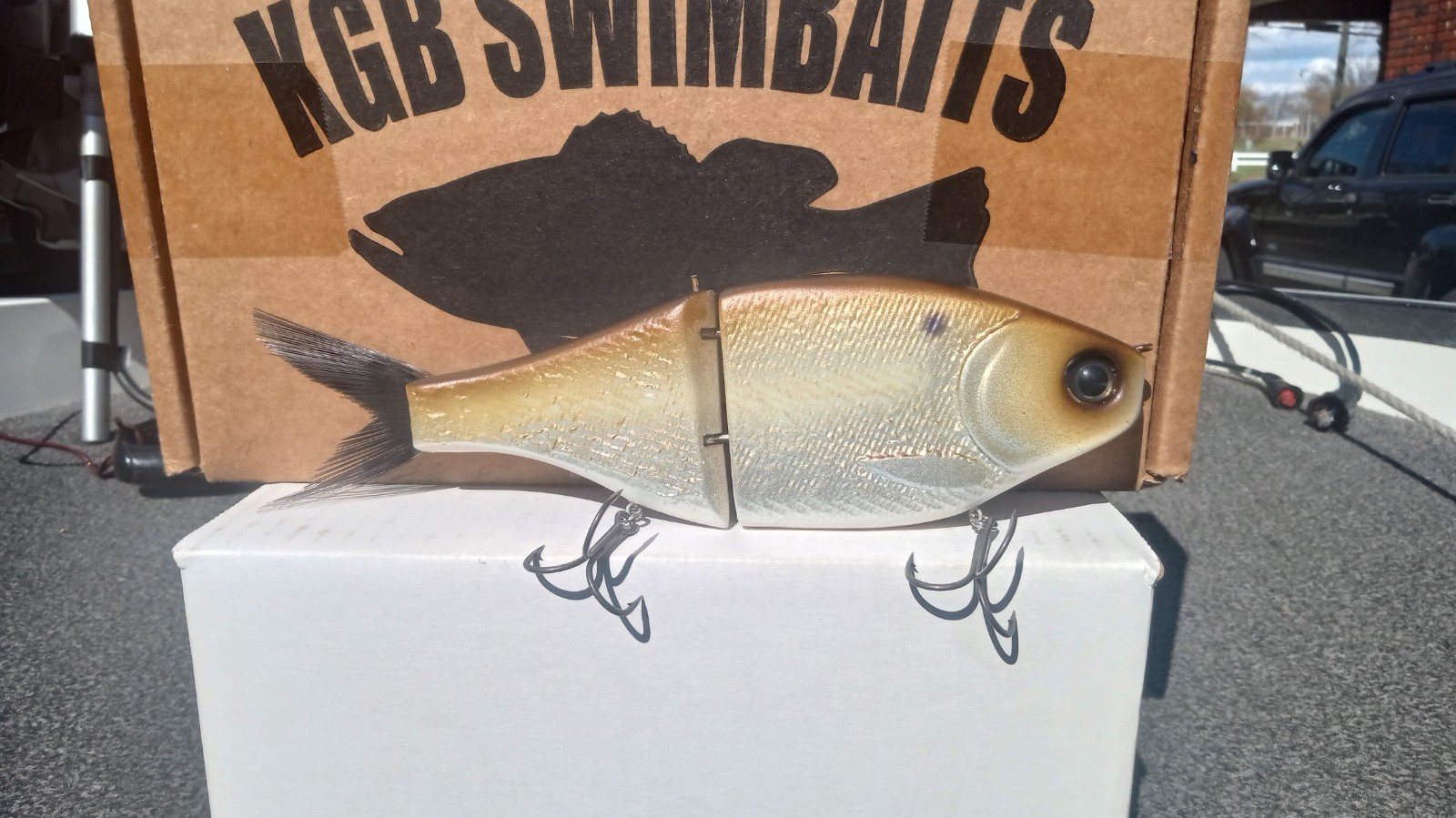 CLUTCH THE BOSS GLIDE SWIMBAIT BRAND NEW 9 " 4 OZ 🔥 clutch,kgb,etc - Image 1
