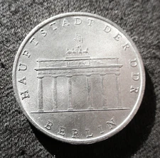 OLD 5 MARK 1971 COIN OF GERMAN DEMOCRATIC REPUBLIC BRANDENBURG GATE OF BERLIN