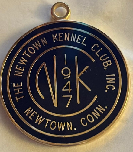 Vintage 1947 NEWTOWN CT CONNECTICUT KENNEL CLUB AKC ENAMEL MEDALLION TOKEN FOB